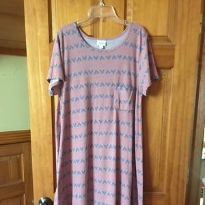 XL LuLaRoe Carly! Pretty Pattern :)